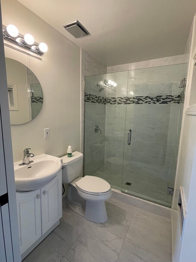 Building Photo - 1246 Temple Ter