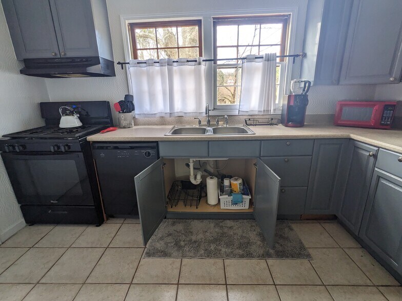 Building Photo - 389 E Rhinehill Rd SE