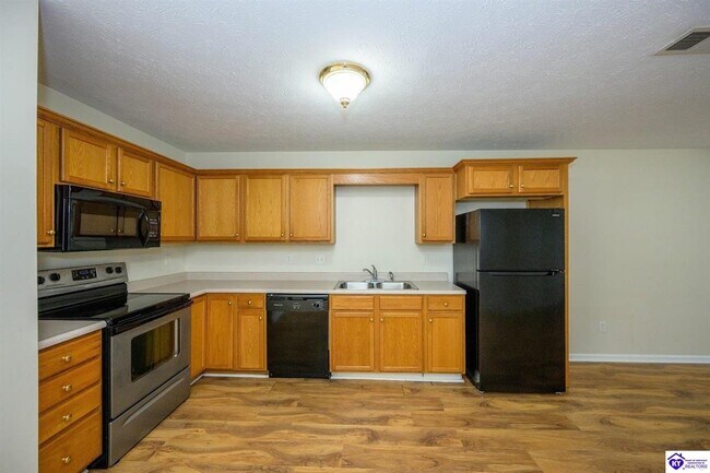 Building Photo - 123 Poplar Cir