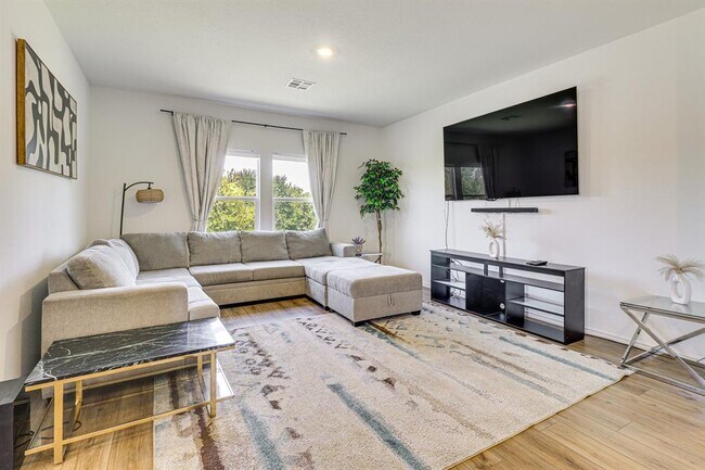 Building Photo - 10701 Steinbeck Dr