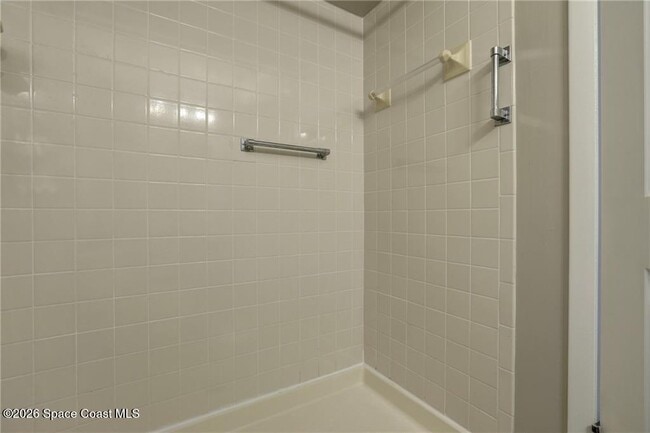 Building Photo - 866 Gilbert St