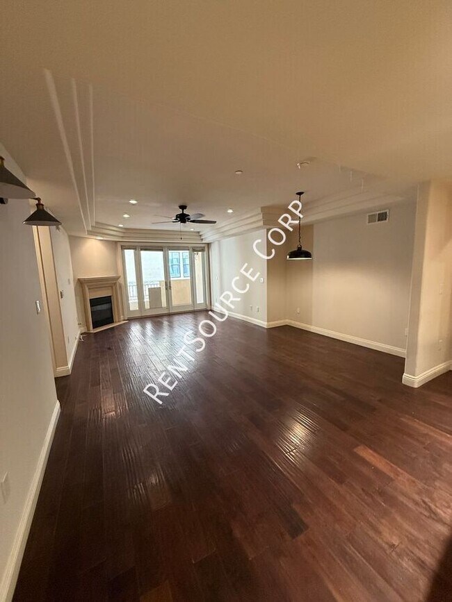 Building Photo - 12044 Hoffman St