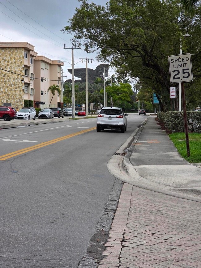 Building Photo - 304 SE 4th Ave