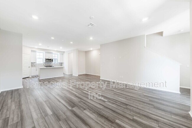 Building Photo - 28048 Oakdale Dr