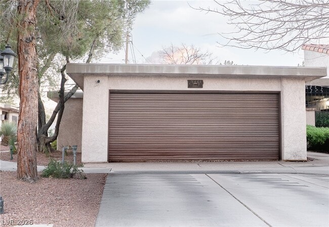 Building Photo - 2451 Domingo St