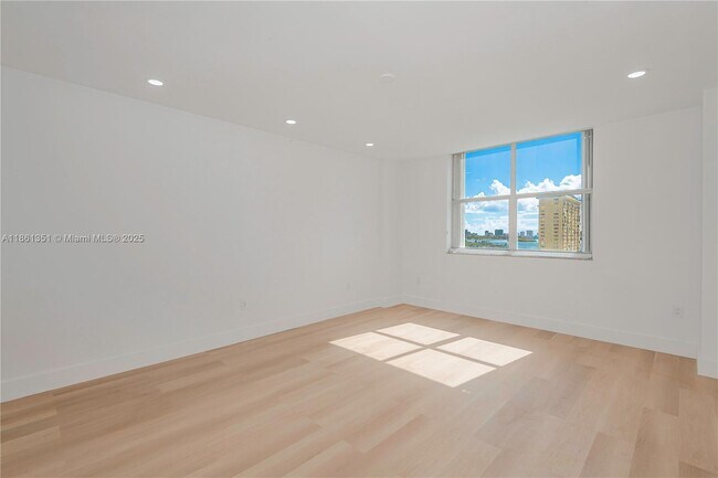 Building Photo - 11111 Biscayne Blvd