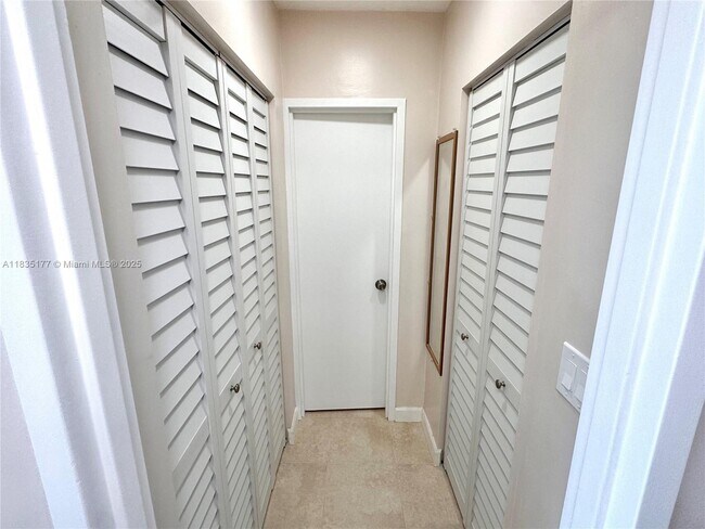 Building Photo - 2899 Collins Ave