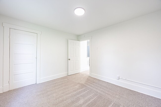 Building Photo - Newly Renovated 5 Bd/2 Bath Home in New Kensington