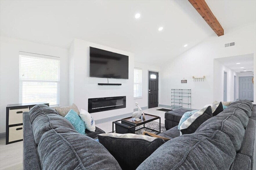 Building Photo - 9884 Cherokee Trail