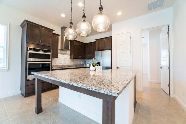 Building Photo - Stunning  MOVE-IN READY TOWNHOME in. Exqui...