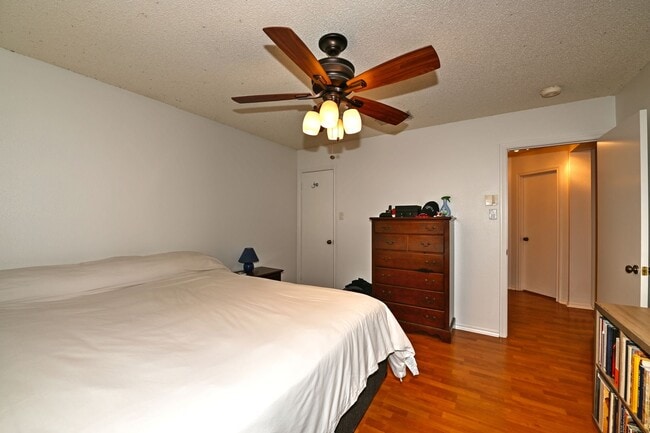 Building Photo - Spacious cozy home  |  Great location  |  2 bedroom  |  1 bath  |  1 car garage