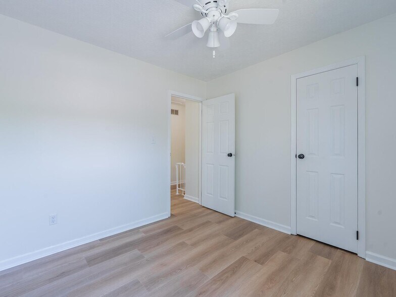 Building Photo - 3123 S Eden Dr