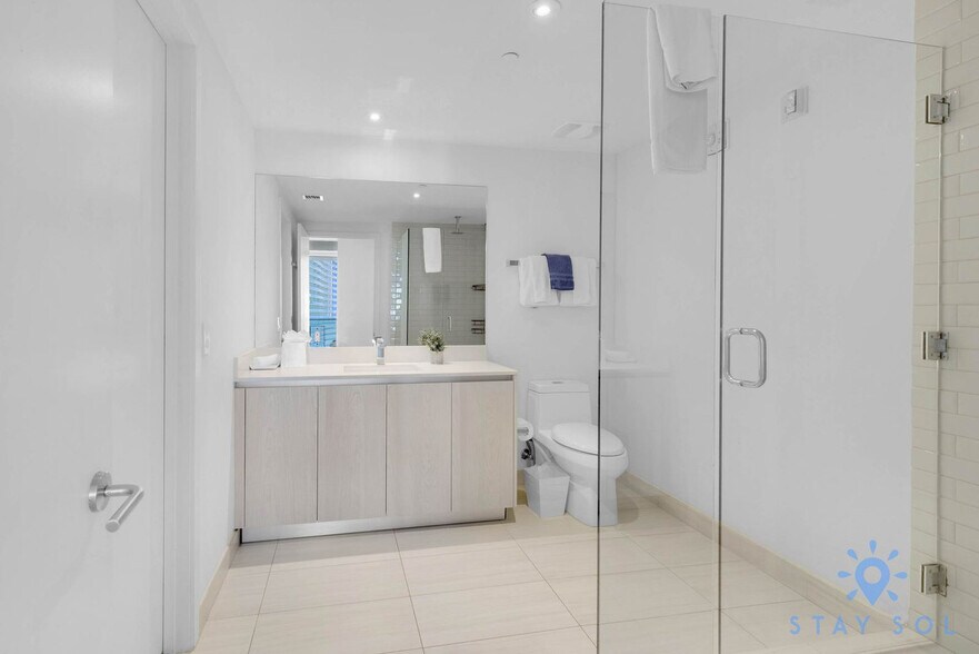 Building Photo - 4010 S Ocean Dr
