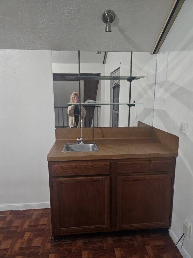 Building Photo - 4011 Alshire Dr