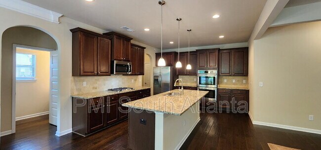 Building Photo - 525 Twelve Oaks Dr