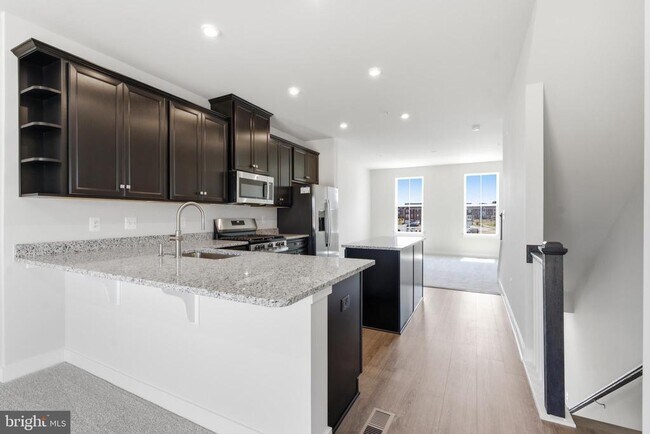 Building Photo - 16130 Hyde Pk Pl