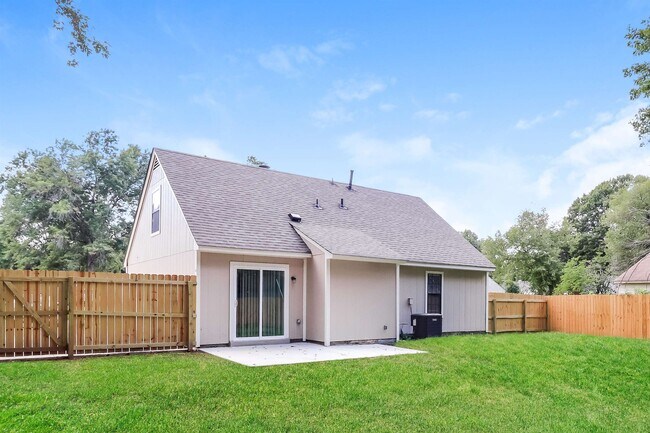 Building Photo - 6230 Sylva Rena Dr