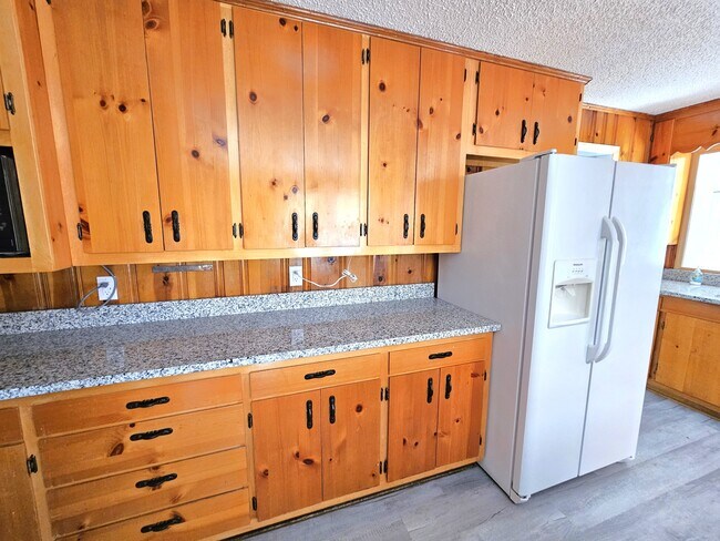 Building Photo - 609 Memorial Dr Ext