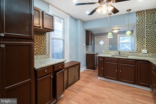 Building Photo - 447 N Wilton St