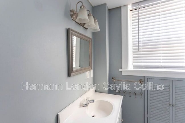 Building Photo - 2053 Alfred Ave