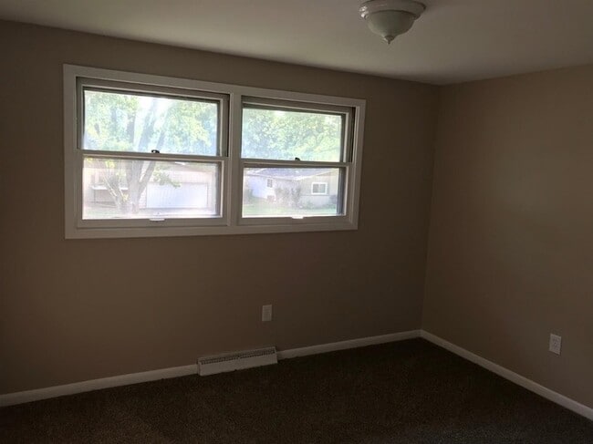 Building Photo - 6735 Van Buren Pl