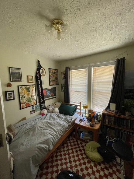 Middle bedroom - 2439 Medary Ave