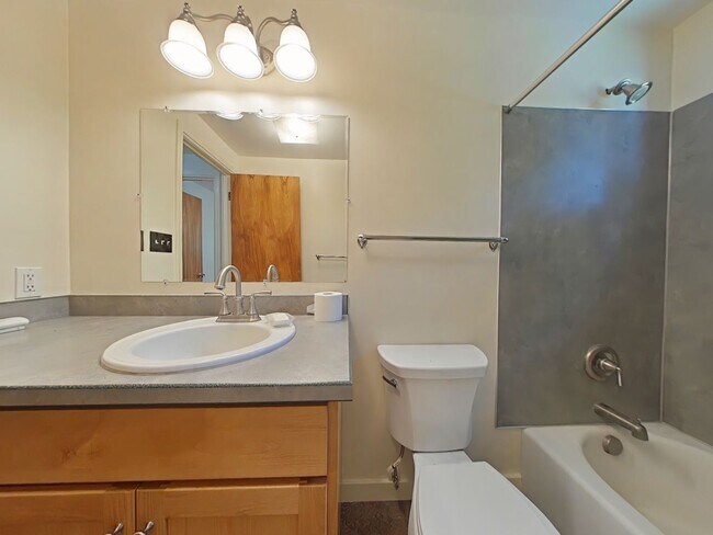 Building Photo - 2 Bedroom House ~ Albany ~ Pet Friendly