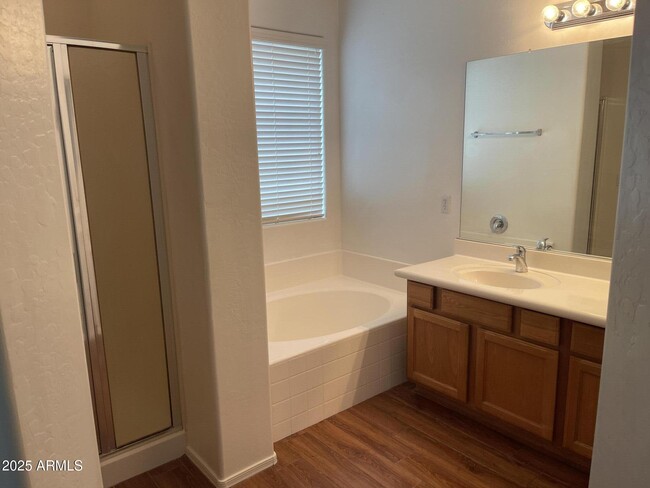 Building Photo - 1397 E Arrowhead Trail