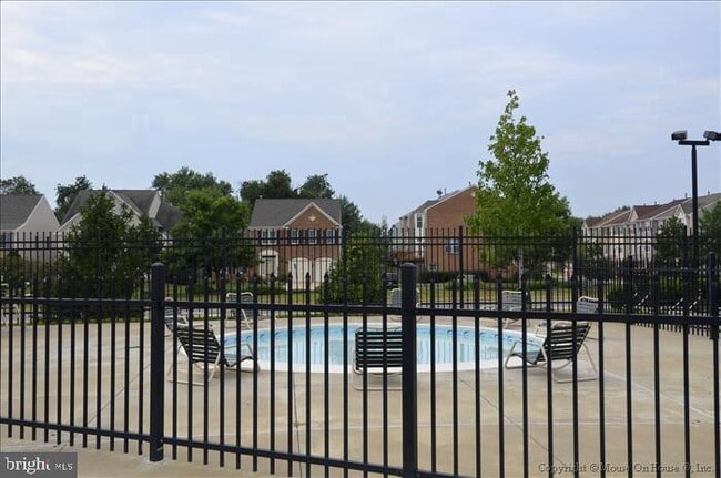 Building Photo - 981 Herons Run Ln