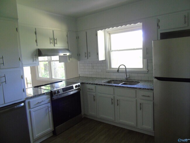 Building Photo - 4800 Lumary Dr NW