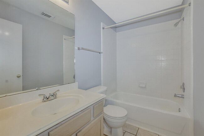 Building Photo - 855 Lake View Dr