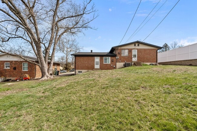 Building Photo - Stunning Brick Duplex with private partially finished basement in Kirkwood