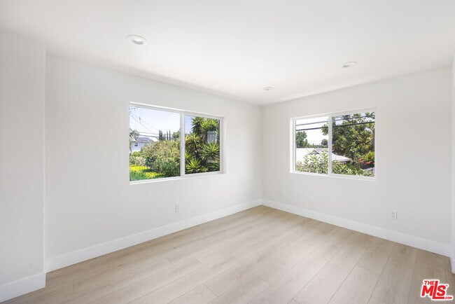 Building Photo - 11140 Gaviota Ave