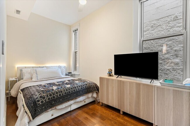 Building Photo - 1633 N North Park Avenue