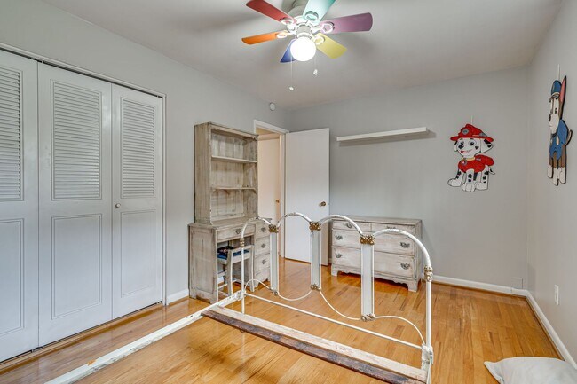 Building Photo - Charming 4 Bed SFH in Alexandria!