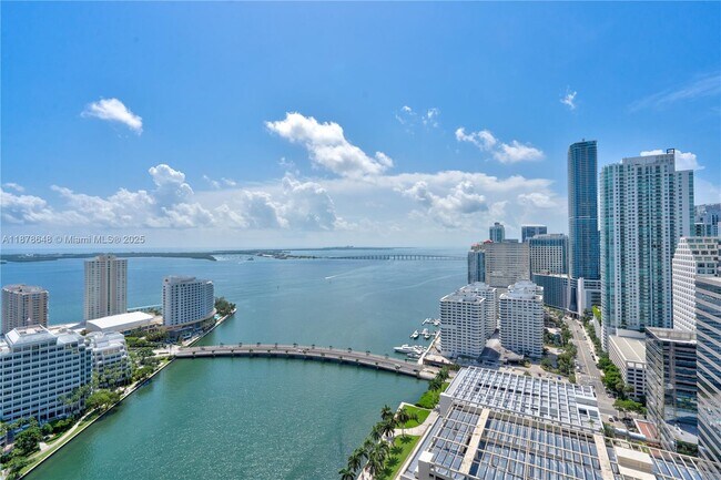 Building Photo - 495 Brickell Ave