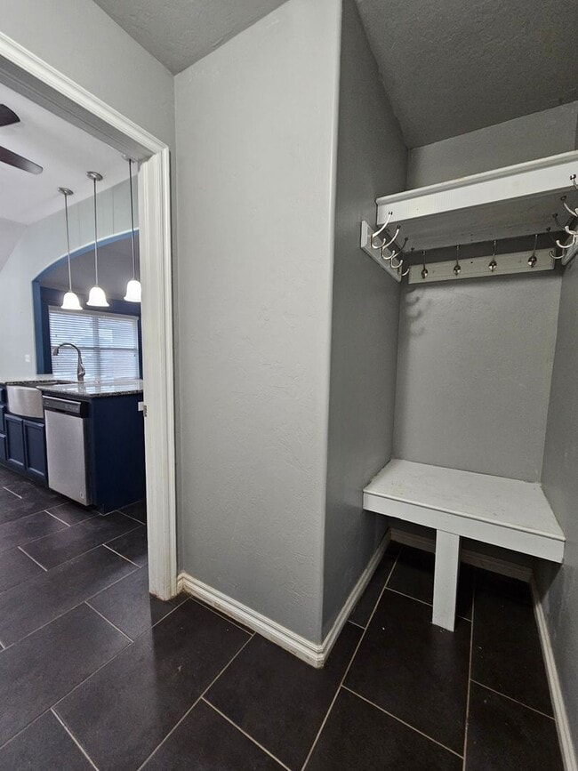 Building Photo - (3) Bed/(2) Bath in Bellatona Addition! Avail NOW!