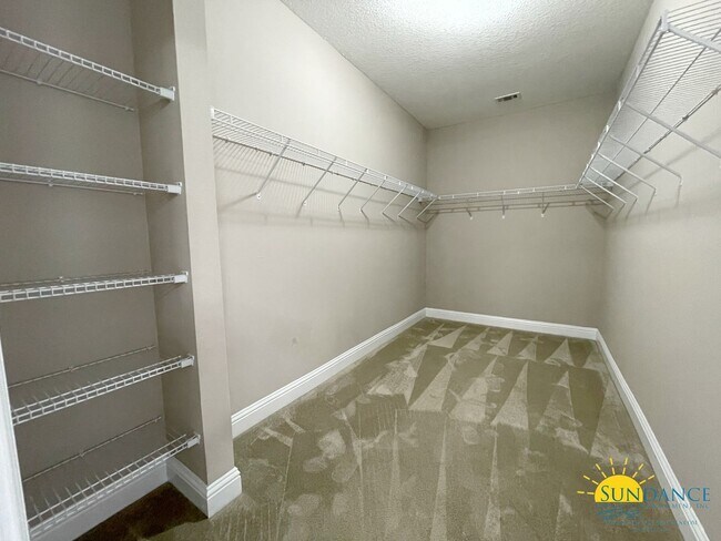 Building Photo - Gorgeous 4 Bedroom Home in Shalimar