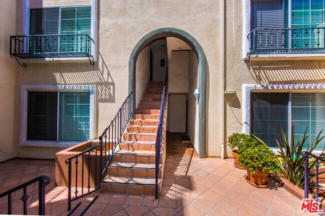 Building Photo - 7120 La Tijera Blvd