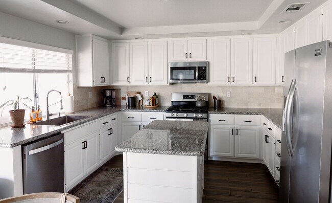 Kitchen - 2005 Golden Trumpet Ave