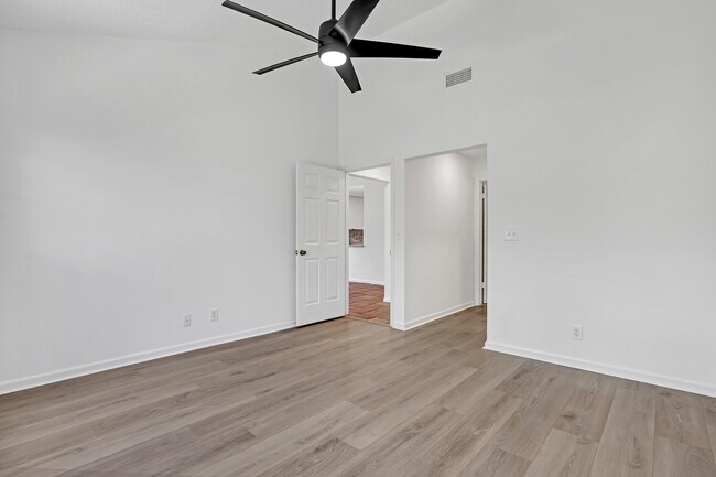Building Photo - 935 Honeytree Ln