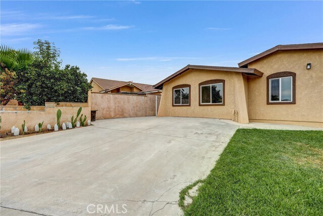 Building Photo - 9338 Emerald Ave