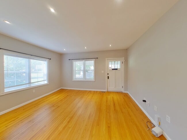 Building Photo - 144 S Sedgwick St