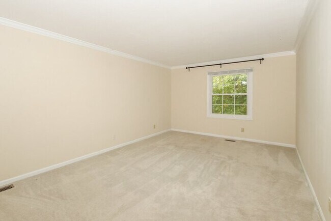 Building Photo - 4 Bedroom Carmel Home!