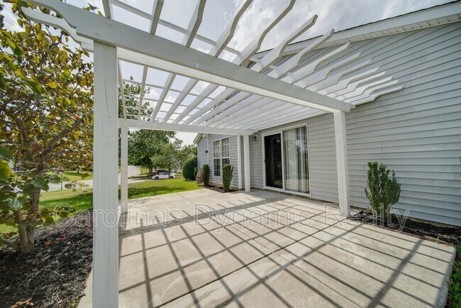 Building Photo - 120 Lantana Dr