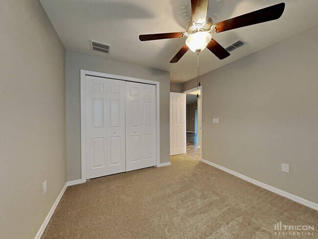Building Photo - 921 Kingfisher Dr