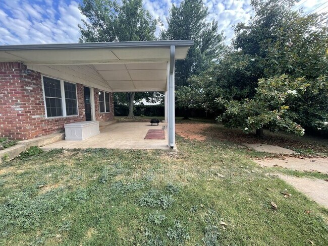 Building Photo - 120 N Ranchwood Blvd