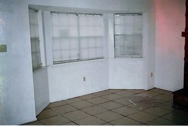 Building Photo - 1511a Kings Rd