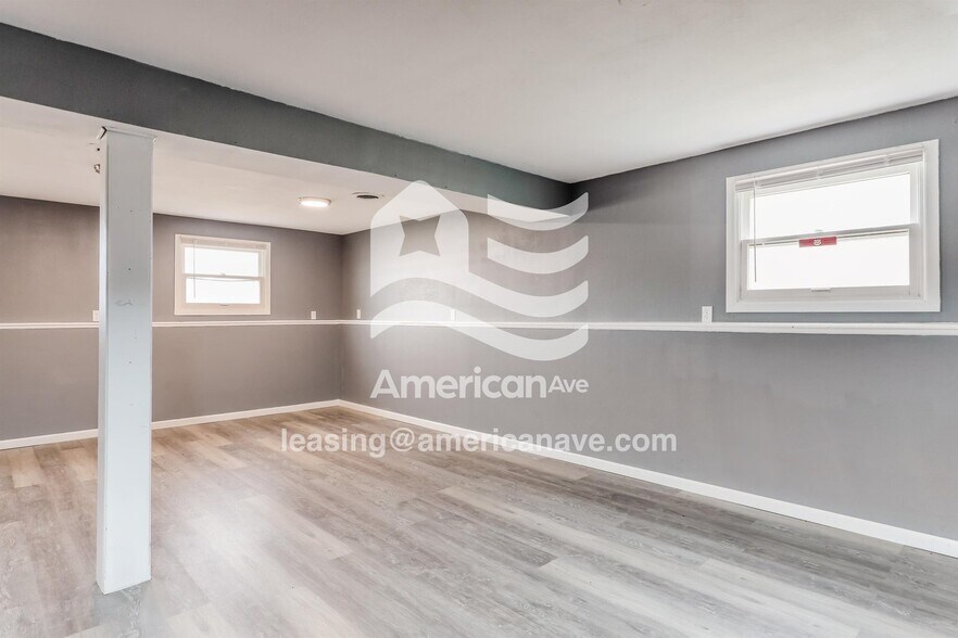 Building Photo - 722 9th Ave