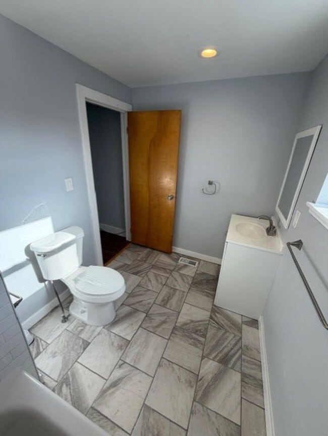 Building Photo - Beauty in LOMO